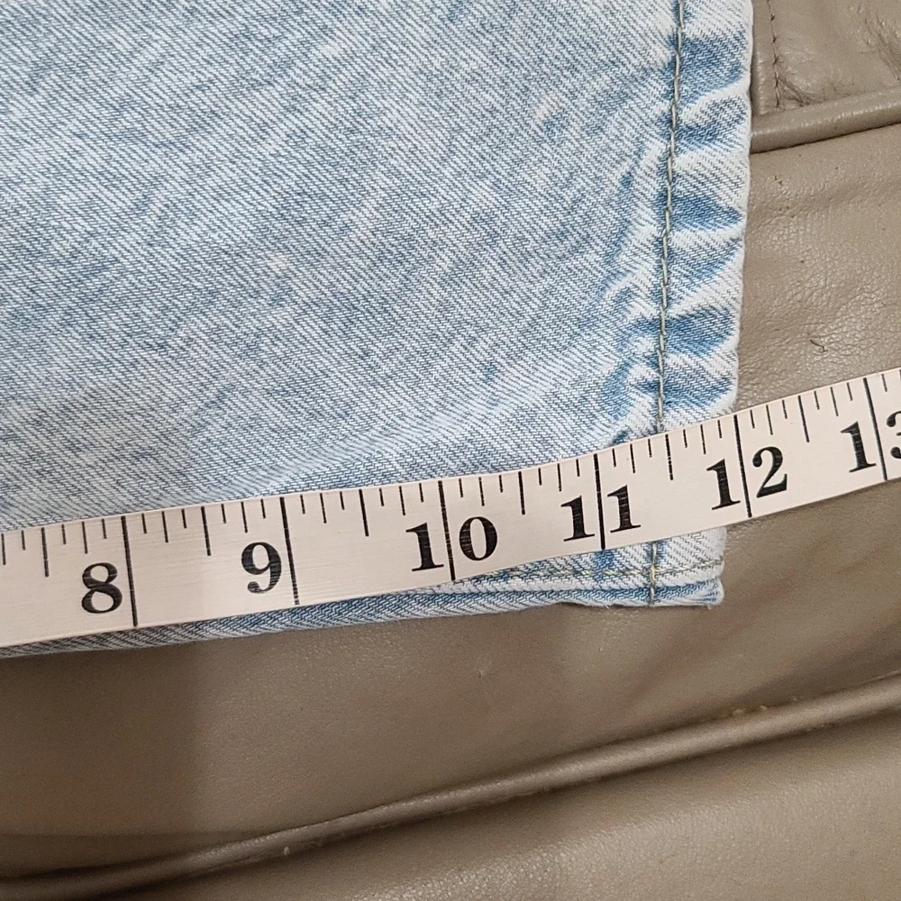 Levi's Mens‎ Shorts Denin Light Wash Pockets Sz. 40x12 EUC
